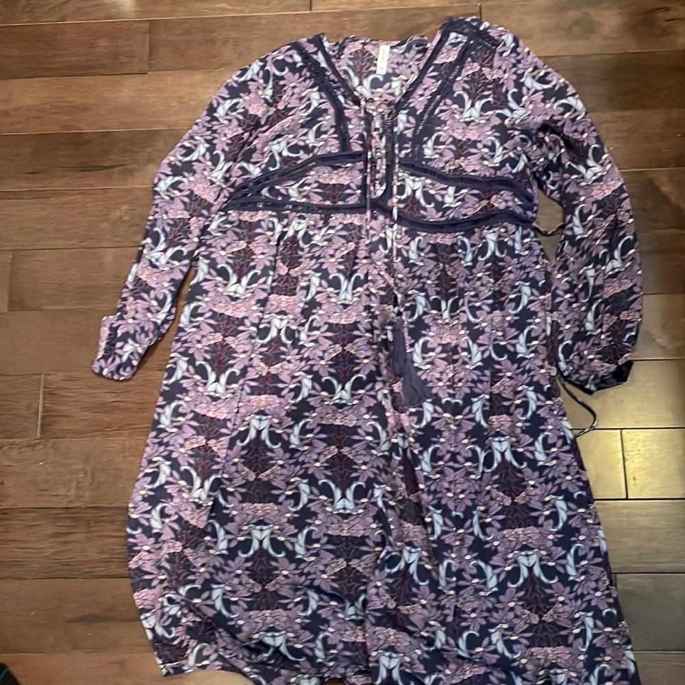 Only worn twice , fully lined 100% polyester / lining 100% cotton